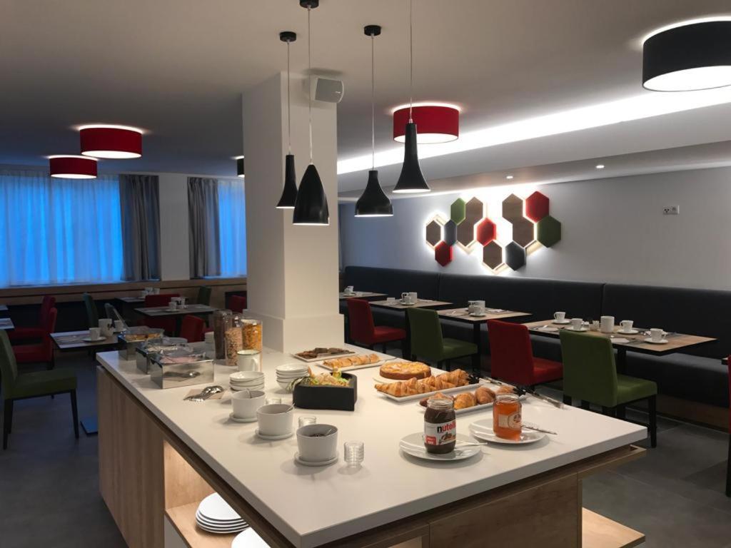 Tourist Hotel Μπρεσανόνε Εξωτερικό φωτογραφία