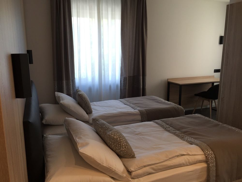 Tourist Hotel Μπρεσανόνε Εξωτερικό φωτογραφία