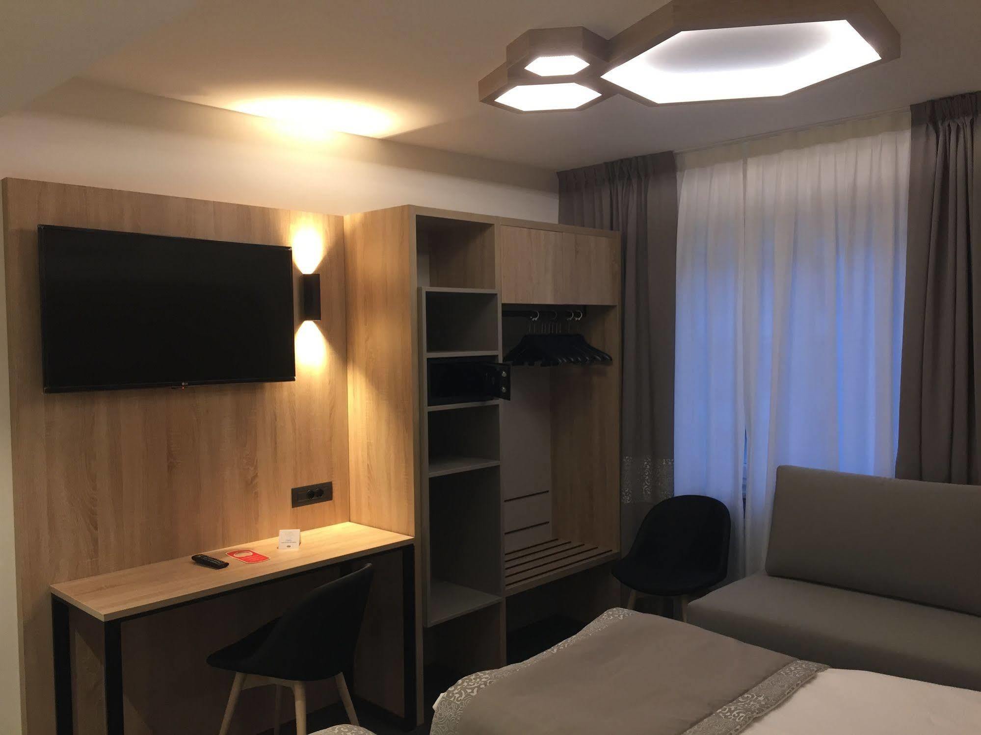 Tourist Hotel Μπρεσανόνε Εξωτερικό φωτογραφία