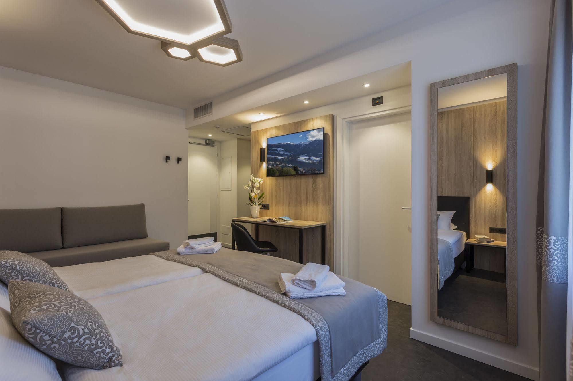 Tourist Hotel Μπρεσανόνε Εξωτερικό φωτογραφία