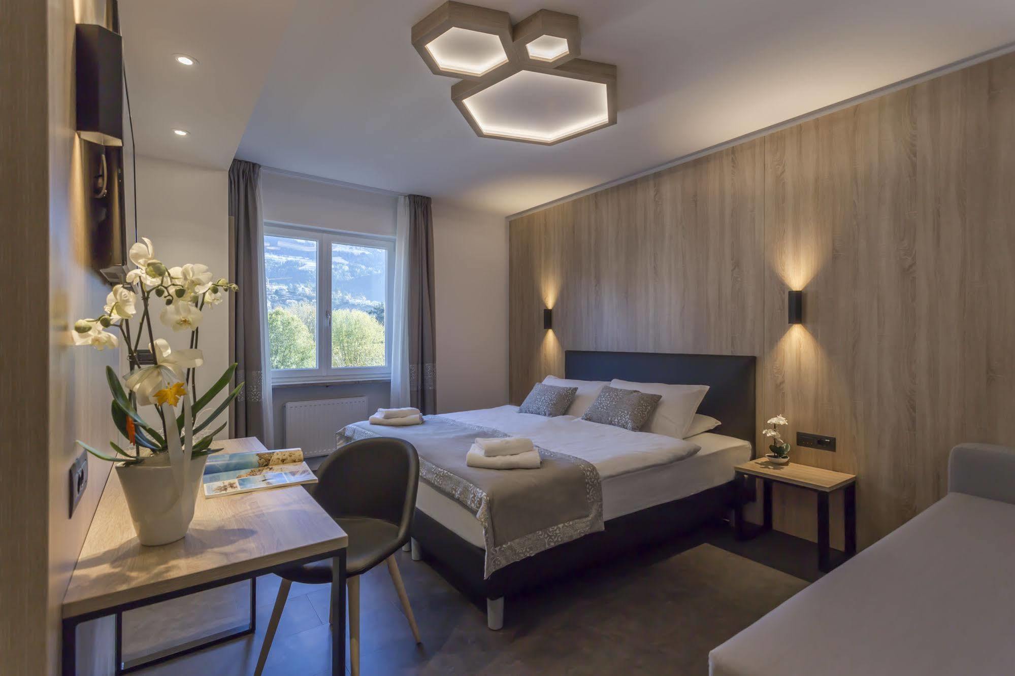 Tourist Hotel Μπρεσανόνε Εξωτερικό φωτογραφία
