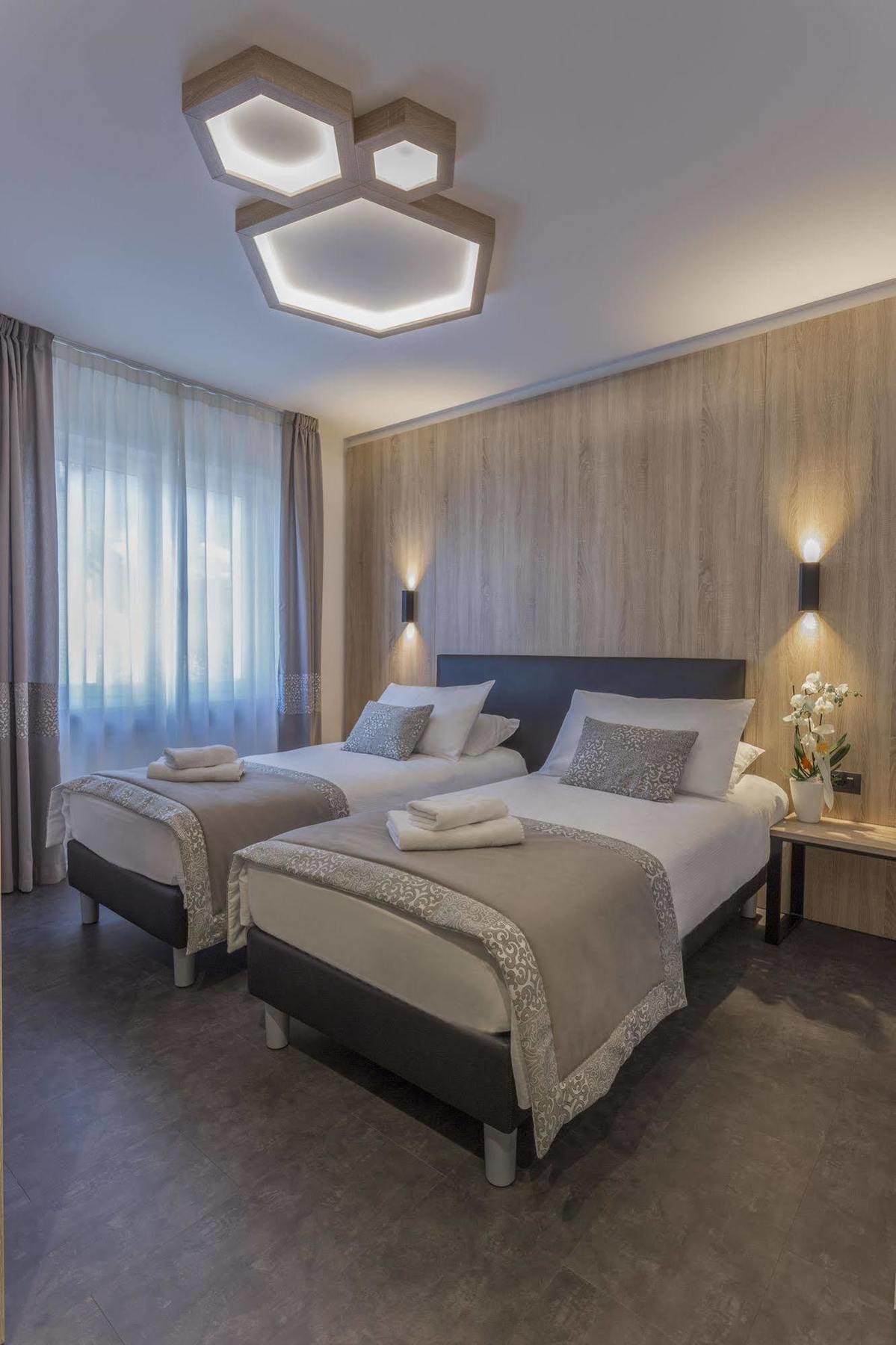 Tourist Hotel Μπρεσανόνε Εξωτερικό φωτογραφία