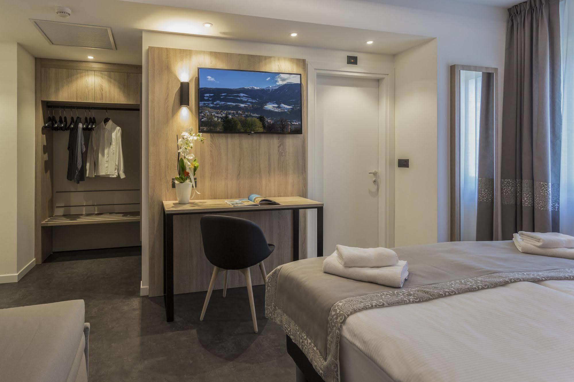 Tourist Hotel Μπρεσανόνε Εξωτερικό φωτογραφία